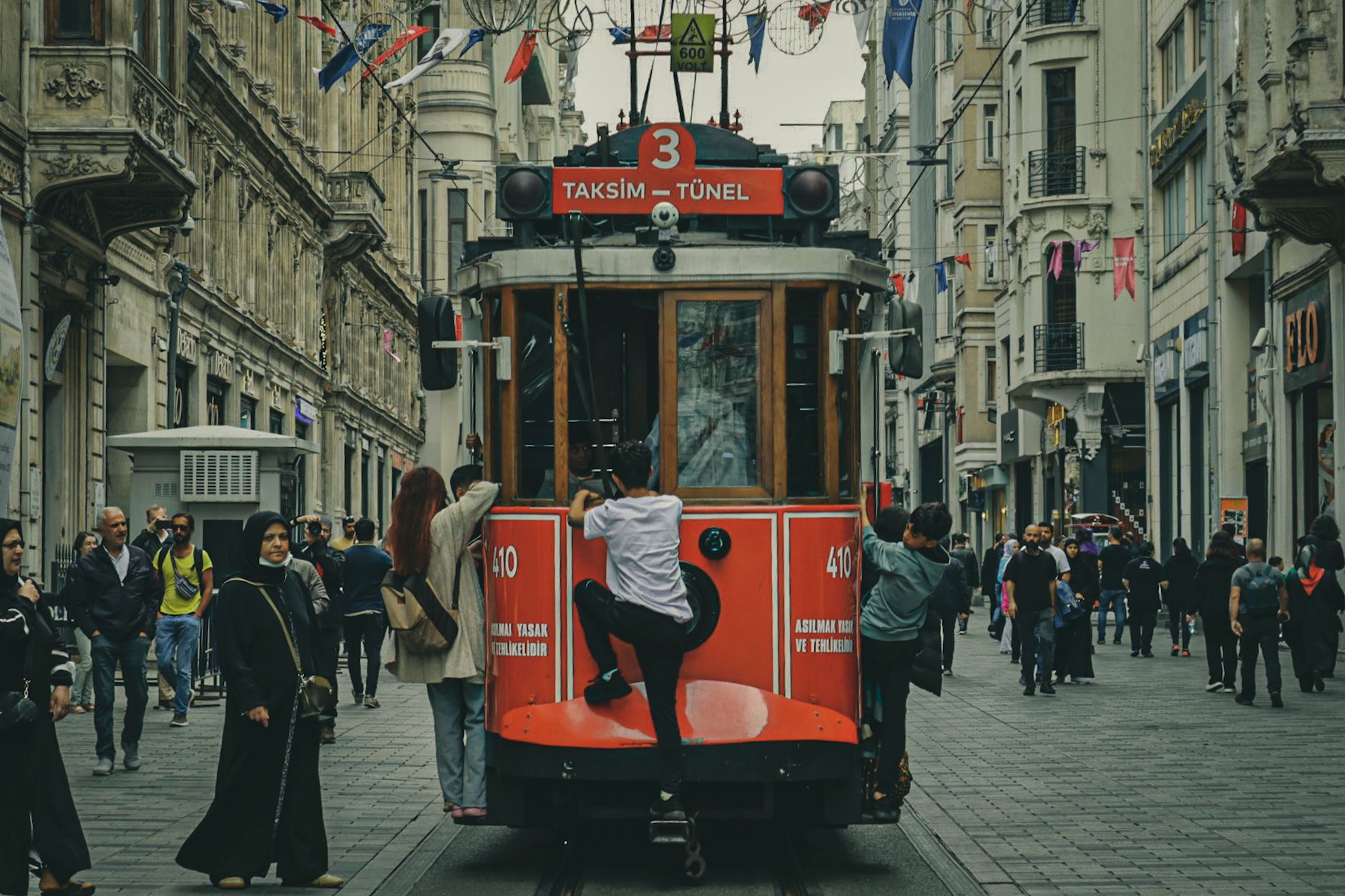 Istanbul Airport Taksim Taxi Prices: Cost, Distance and Private Transfer Rates