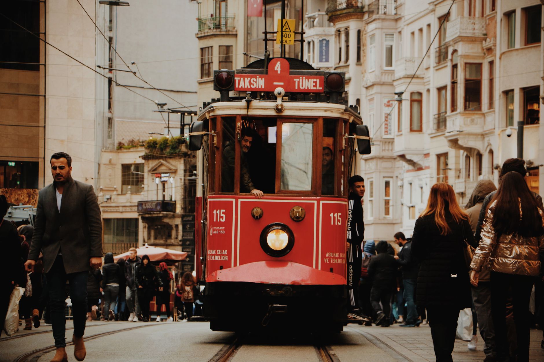 How do I get from Istanbul Airport to Taksim Square with a family and child seat?
