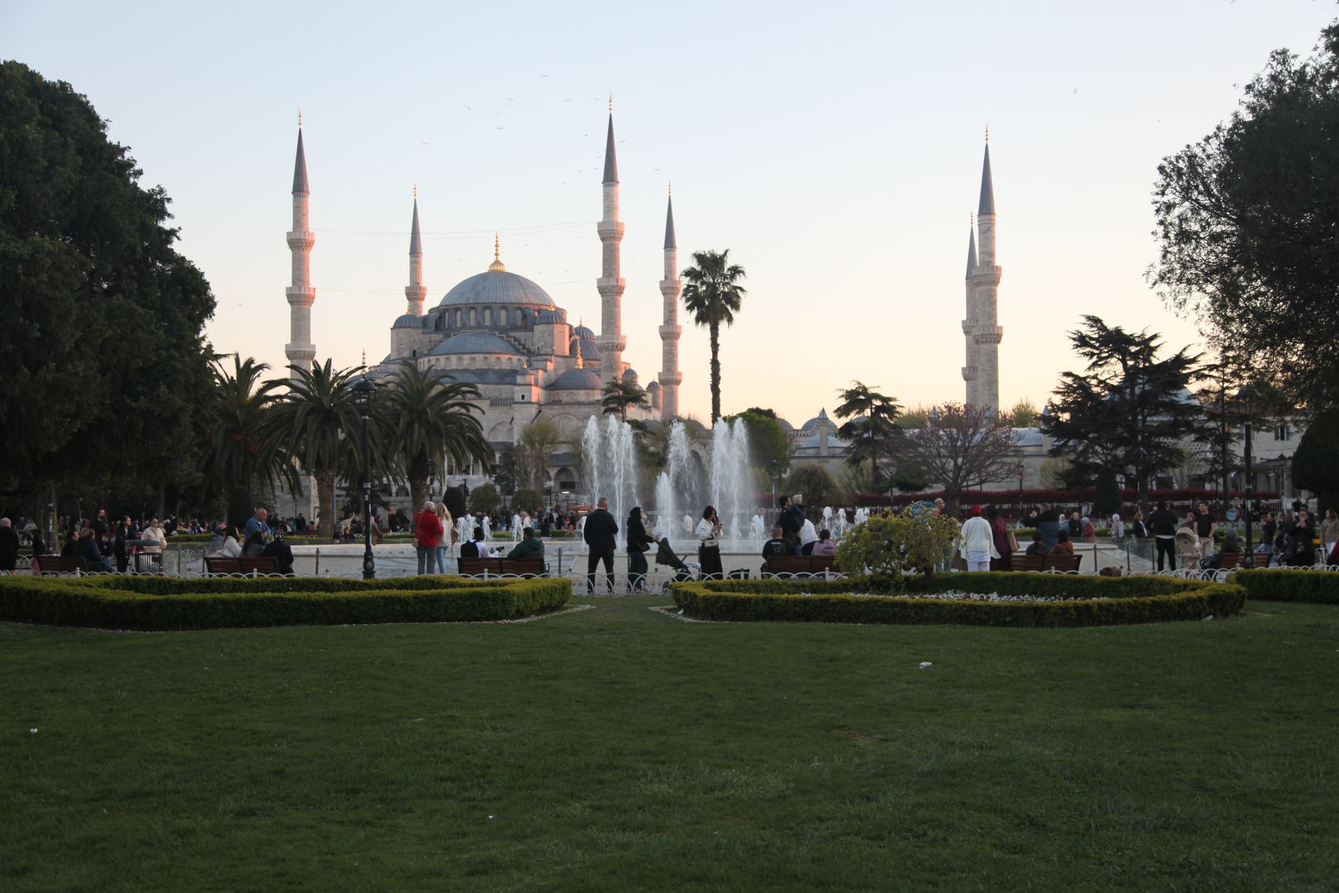Are fixed-rate private transfers cheaper than taking a street taxi from Istanbul Airport to Sultanahmet?